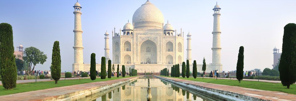 Taj Mahal i Indien, et berømt mausoleum opført i hvidt marmor.