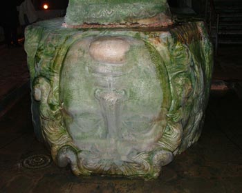 ”Medusas hoved i den gamle cisterne