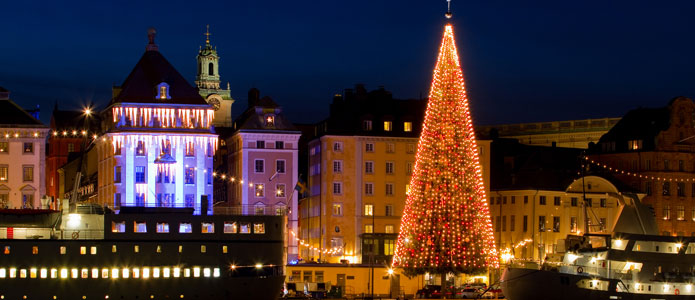 Aftensstemning og juletræ i Stockholm