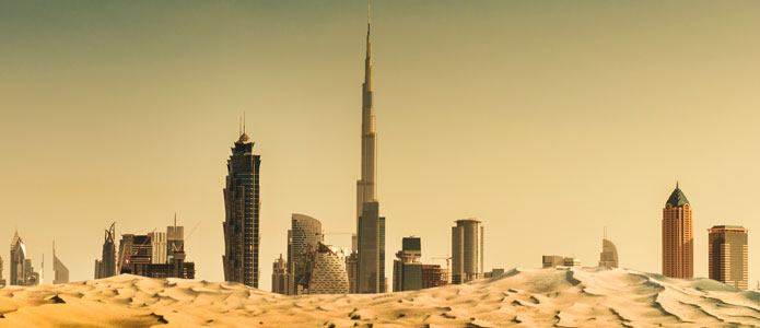 Hvid strand og skyline i Dubai