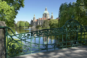 Rådhuset med Masch søen (Maschteich) og Masch parken i Hannover