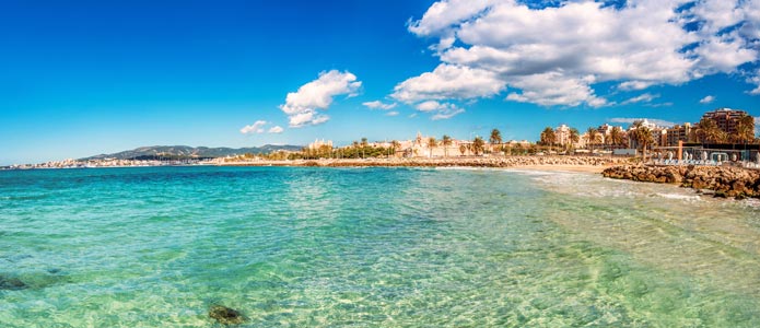 skøn strand på Mallorca - tæt på kultur og shopping