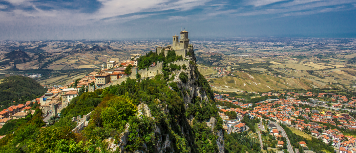 Nyder udsigten over San Marino